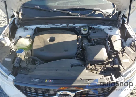 2021 Volvo Xc40 T5 R-Design z USA, uszkodzony, nr VIN YV4162UM4M2438054